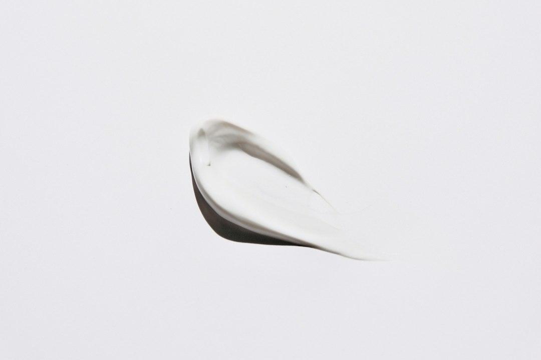 Editorial cosmetic texture image for troubleshooting serum separation and watery layers